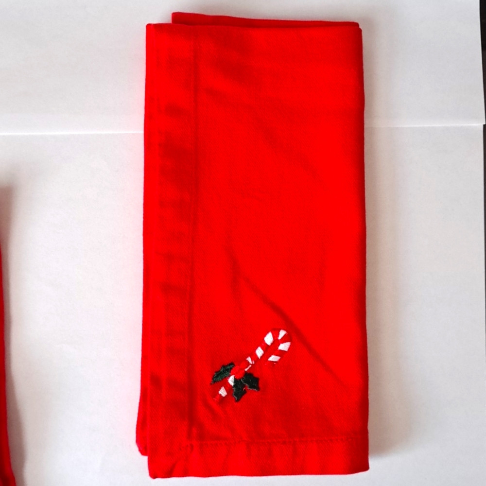 5 Christmas Dinner Napkins with Candy Kane design.